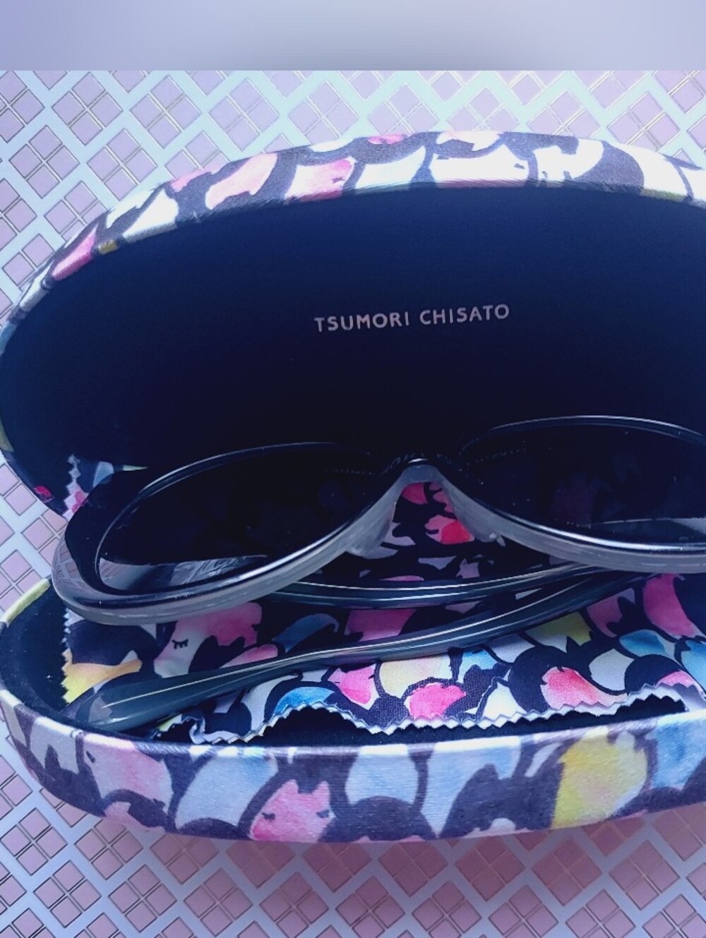 Tsumori Chisato Black Sunglasses with cats pattern colorful Case box cloth set